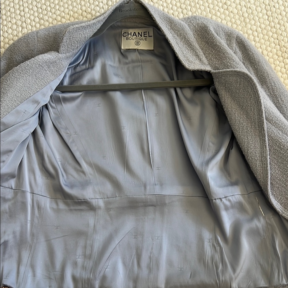 Chanel boucle jacket vintage - Picture 3 of 7